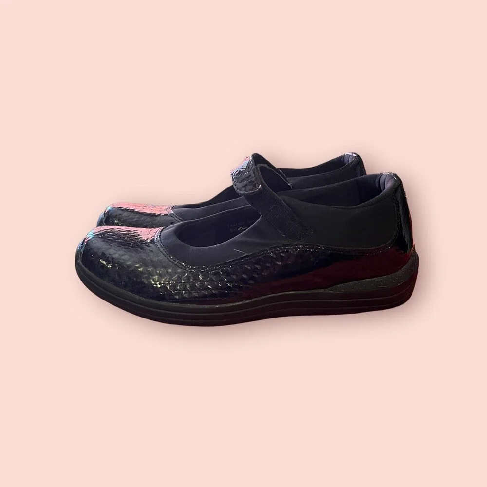 BERKEMANN BLACK BABYDOLL SHOE. SIZE 9 NARROW